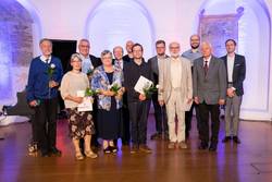 Alle Preisträger:innen und die Laudatoren bei der Verleihung der Kulturpreise am 1. Juli 2022 ©Andreas Krüger