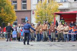150 Jahre Freiwillige Feuerwehr - Historische Vorführung der Feuerwehrtechnik auf dem Marktplatz