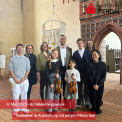 Yannis, Yvonne Wesche-Eggert (beide Berufsschulzentrum), Janine Kaminiski (Kinder- und Jugendinteressenvertretung), Flora Gascoigne, Bastian Sieler, Rahel Bahr, Lennard Rauberg, Pfarrer Bernhard Krause, Haesung Bahr (Musik- und Kunstschule Stendal) ©Hansestadt Stendal