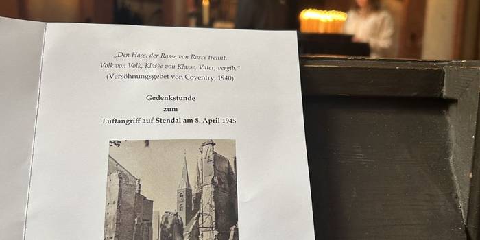 gedenkstunde_8._april_2025_im_dom_kerzen_f_r_die_opfer.jpg